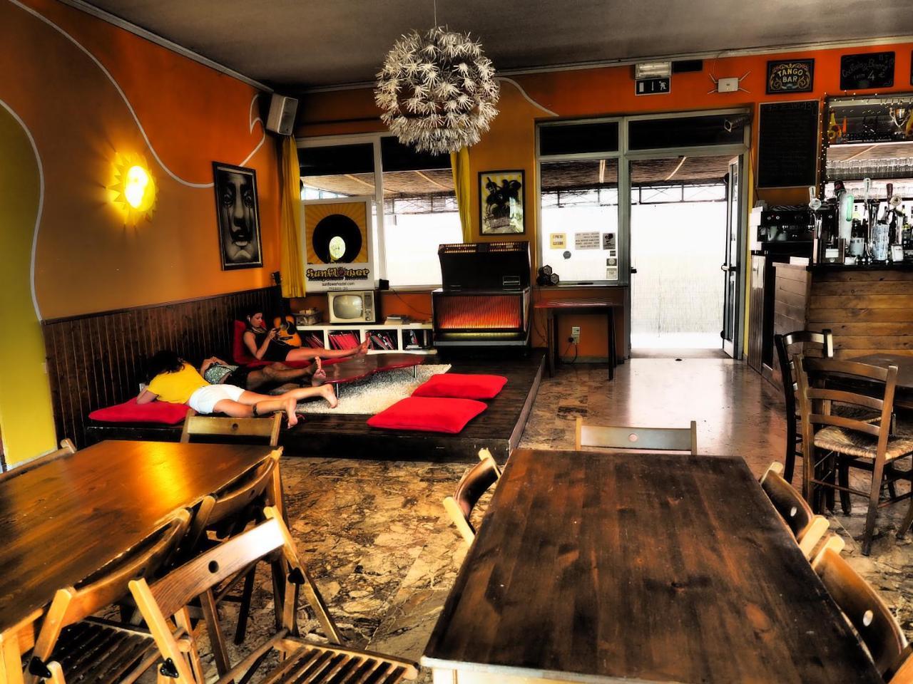 Sunflower Beach Backpacker Hostel & Bar Rimini Dış mekan fotoğraf